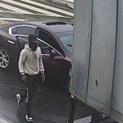 Man Robbed at Gunpoint While Loading Car in Southeast D.C.