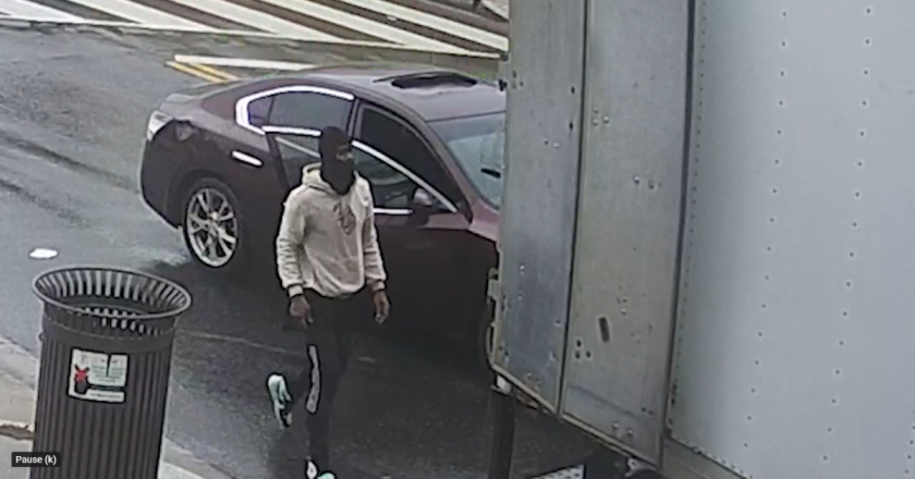 Man Robbed at Gunpoint While Loading Car in Southeast D.C.