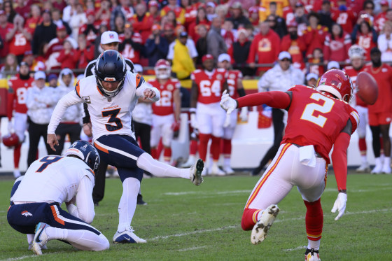 Chiefs block Broncos’ potential winner as time expires, hold on for 16-14 win to remain perfect