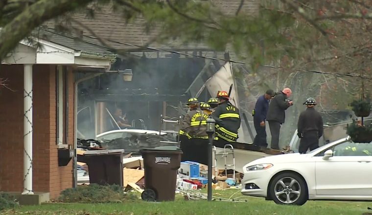 2 dead, 1 hurt after house explodes in Ohio