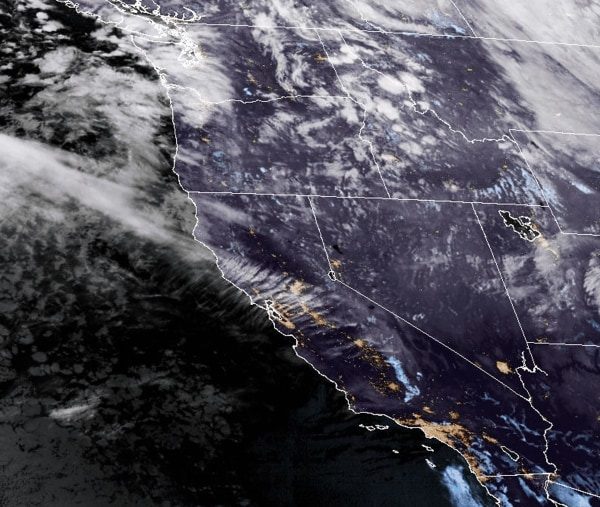 Thousands without power in Washington state as severe weather begins hitting Pacific Northwest