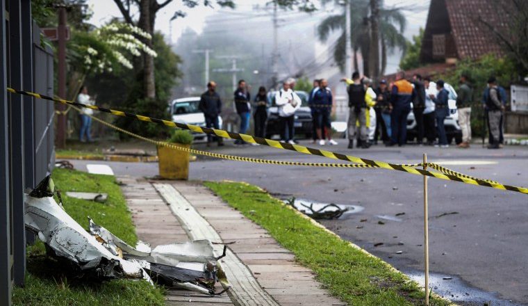 10 dead after small plane crashes in Brazil