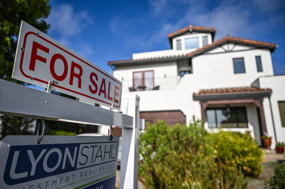 Mortgage demand drops further, even as interest rates settle