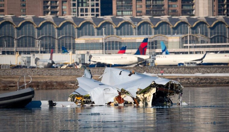 American Airlines engine and fuselage lifted from Potomac in effort to recover all victims of D.C. midair collision