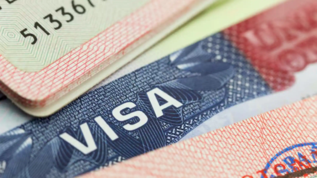 US Stops Processing International Student Visas — Thousands Left in Limbo Amid New Rules
