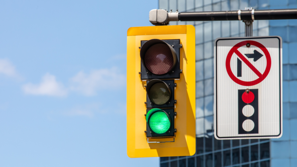 New Red Light Right Turn Restrictions in Los Angeles and Other California Cities